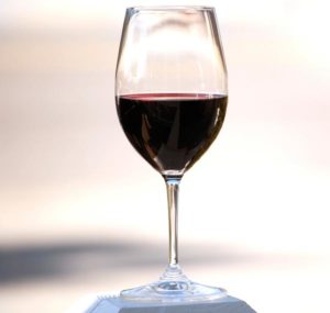 plamy z czerwonrgo wina